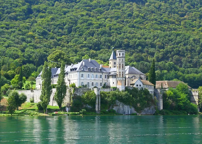 Ibis Styles Aix Les Bains Domaine De Marlioz فندق إيكس ليه با